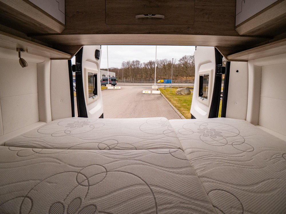 Bravia-SWAN *AC bodel *Under 6m *3500kg-(2022)-3089807