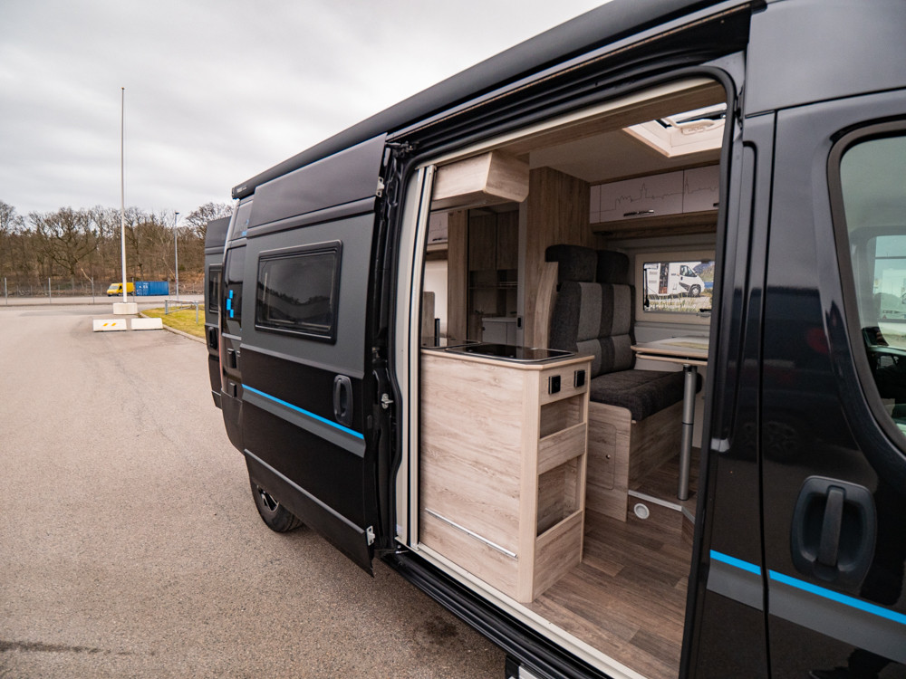 Bravia-SWAN *AC bodel *Under 6m *3500kg-(2022)-3089809