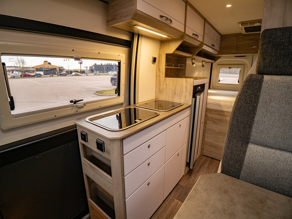 Bravia-SWAN *AC bodel *Under 6m *3500kg-(2022)-3089795