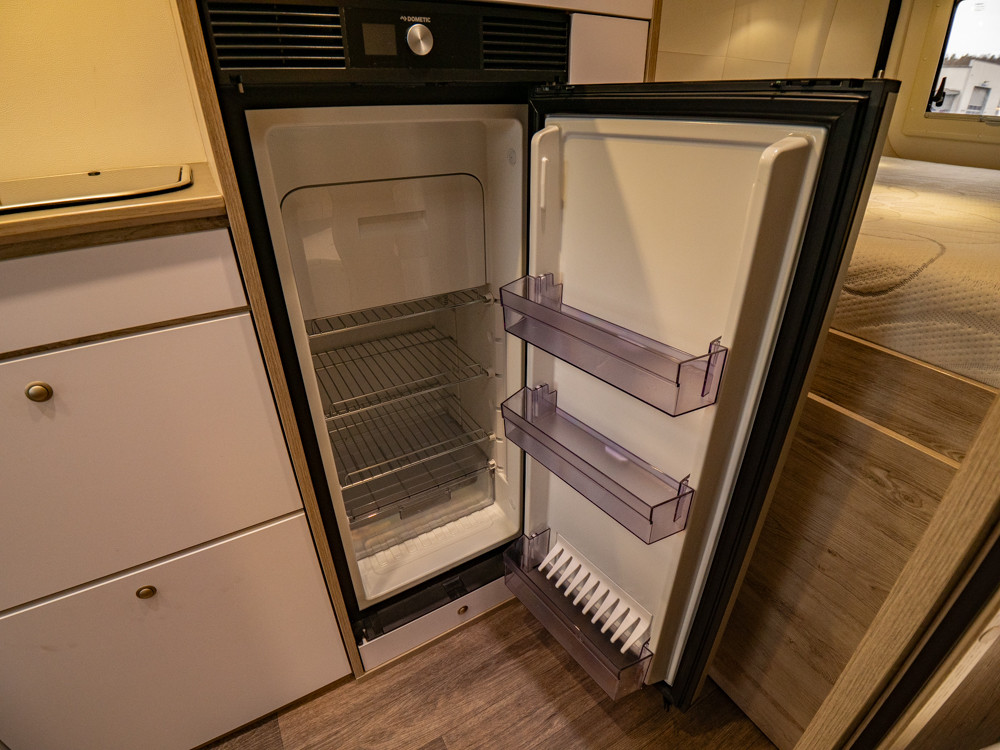 Bravia-SWAN *AC bodel *Under 6m *3500kg-(2022)-3089797