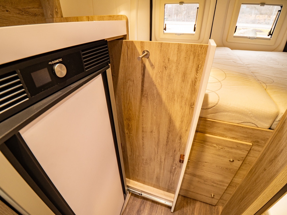 Bravia-SWAN *AC bodel *Under 6m *3500kg-(2022)-3089799