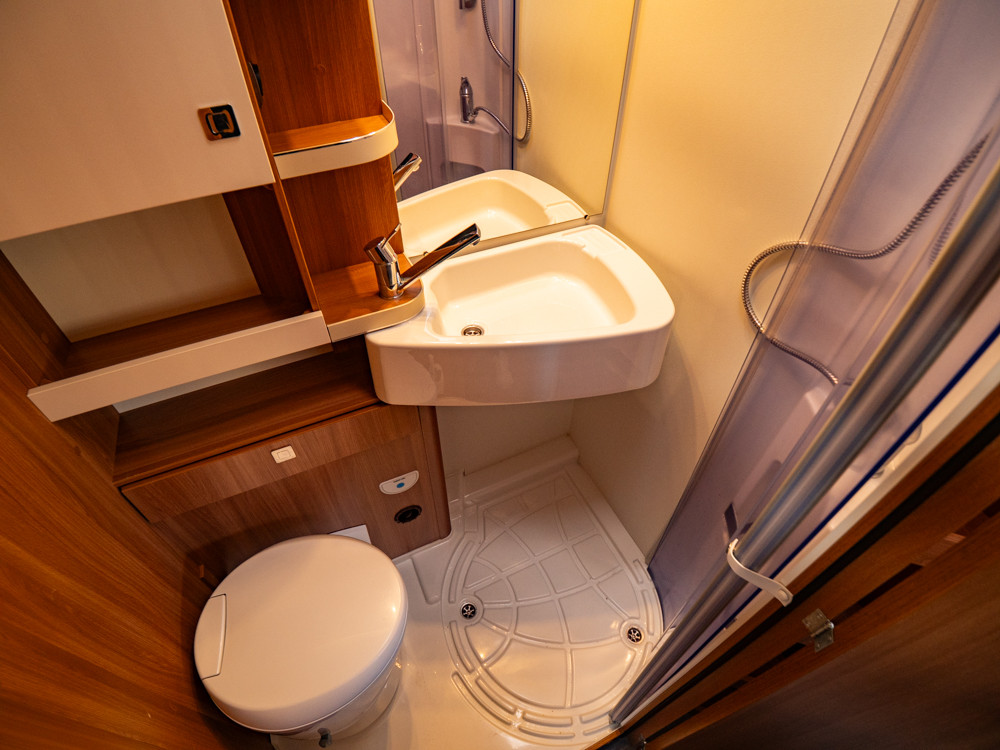 Eura Mobil-Activa One 690 HB *Truma *Solcell *Tvärbädd-(2019)-3078424