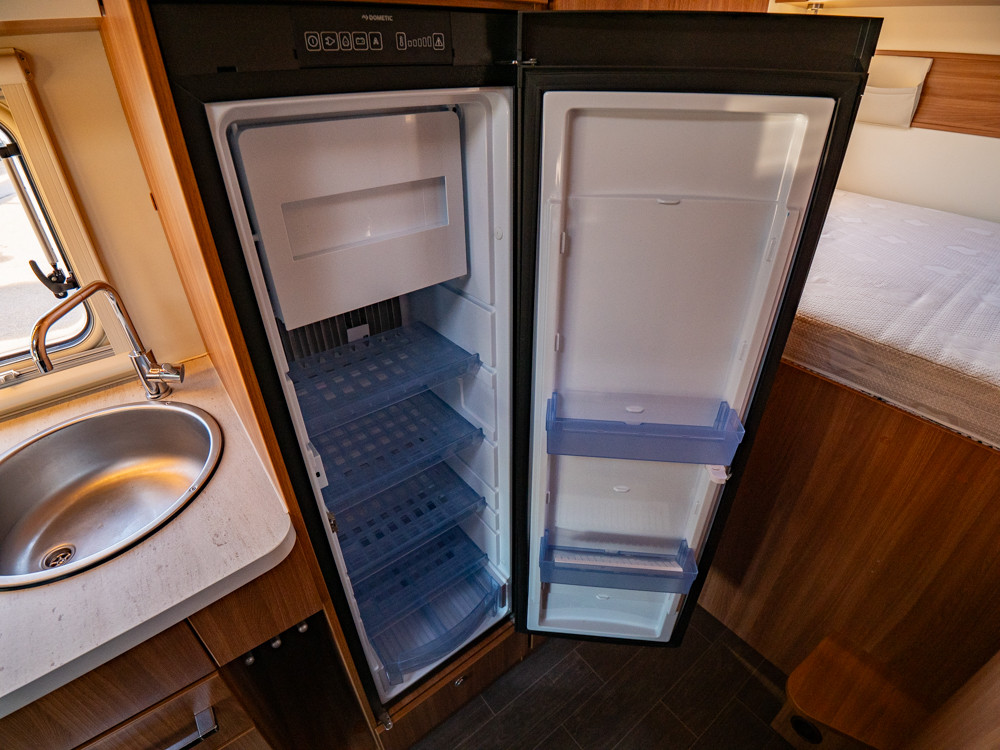 Eura Mobil-Activa One 690 HB *Truma *Solcell *Tvärbädd-(2019)-3078418