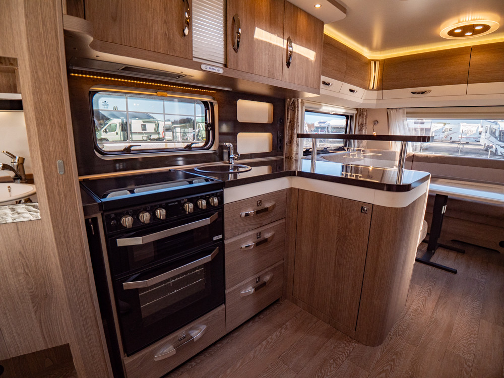 Hobby-560 FC PRESTIGE *ALDE *Elektrisk golvvärme-(2022)-3107619