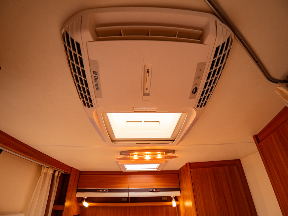 Weinsberg-R 58 *Queenbädd *AC bodel-(2014)-3095036