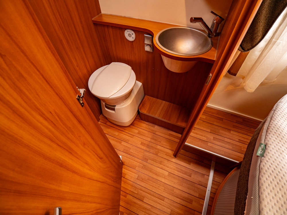 Weinsberg-R 58 *Queenbädd *AC bodel-(2014)-3095039