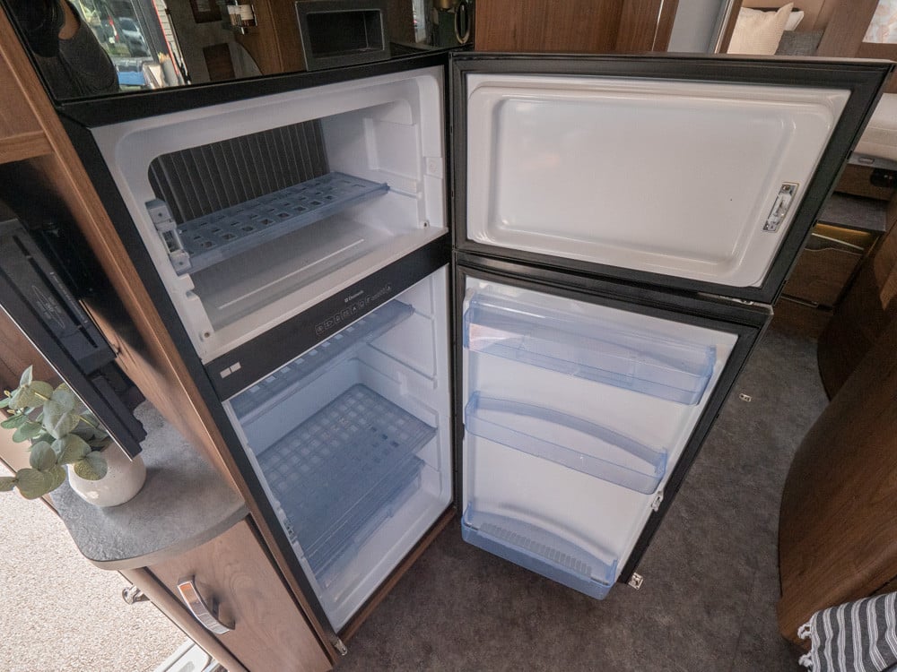 Frankia-8400 M-LINE *AC bodel *Automat *Långbäddar-(2017)-3085938