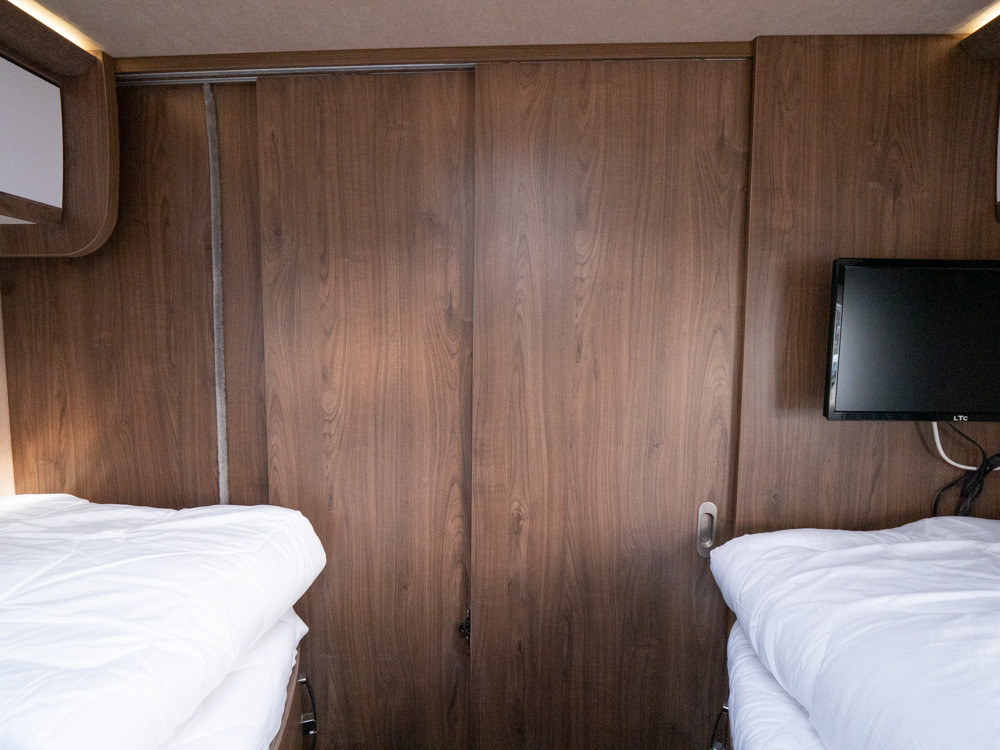 Frankia-8400 M-LINE *AC bodel *Automat *Långbäddar-(2017)-3085941