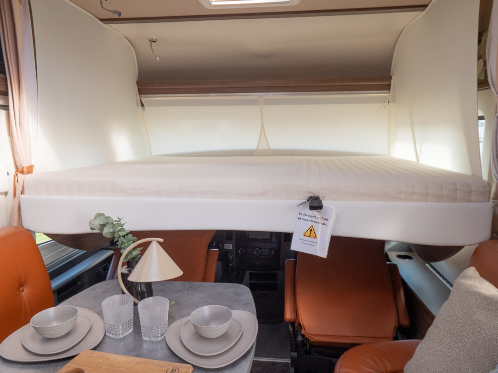 Frankia-8400 M-LINE *AC bodel *Automat *Långbäddar-(2017)-3085942