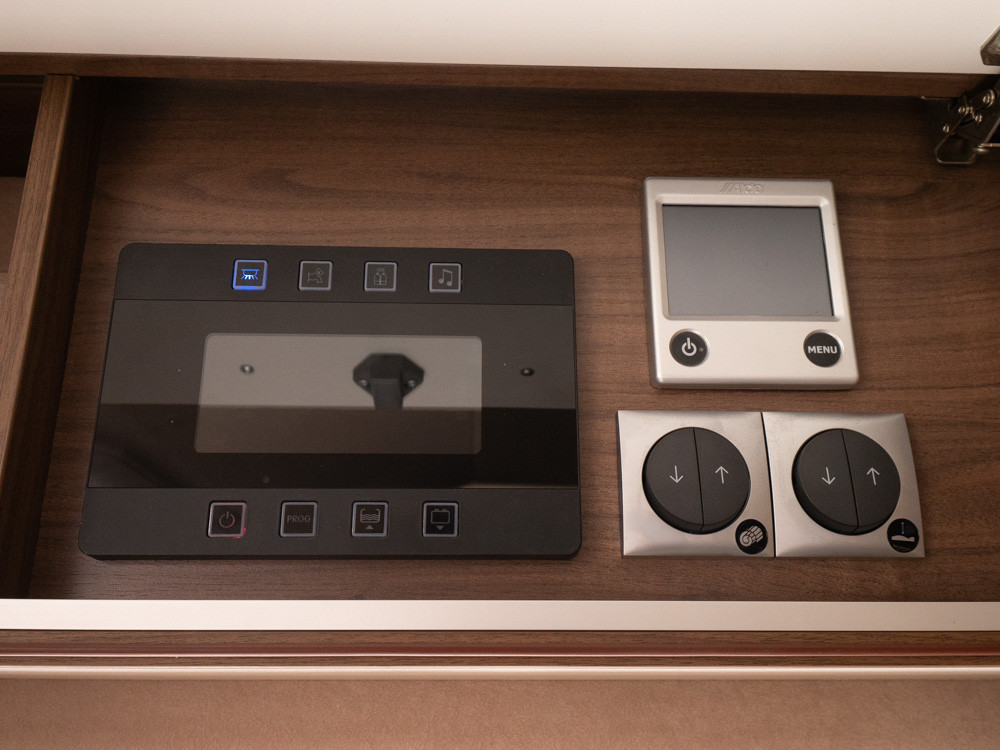 Frankia-8400 M-LINE *AC bodel *Automat *Långbäddar-(2017)-3085944