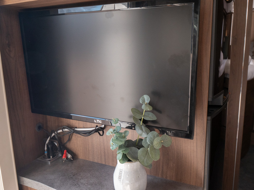 Frankia-8400 M-LINE *AC bodel *Automat *Långbäddar-(2017)-3085945