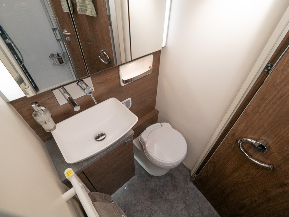 Frankia-8400 M-LINE *AC bodel *Automat *Långbäddar-(2017)-3085949