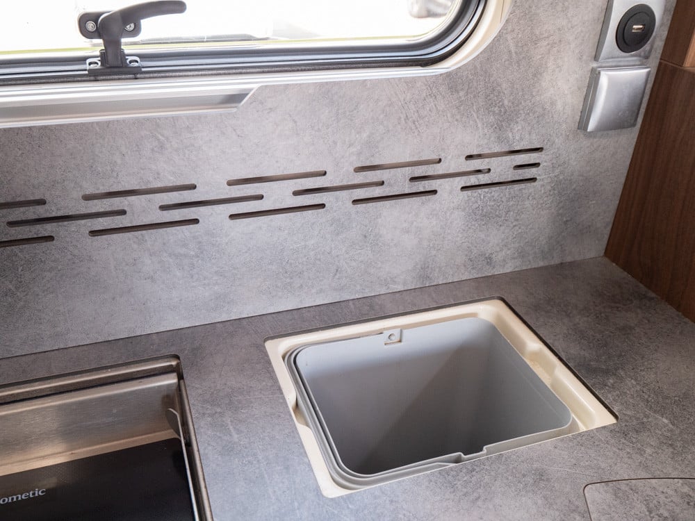 Frankia-8400 M-LINE *AC bodel *Automat *Långbäddar-(2017)-3085934