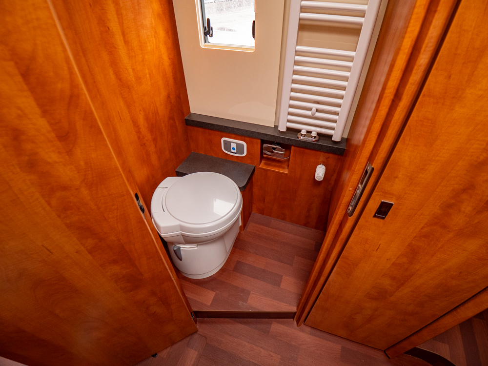 Carthago-CHIC C-LINE I 6.2 XL *Queenbädd *AC bodel-(2019)