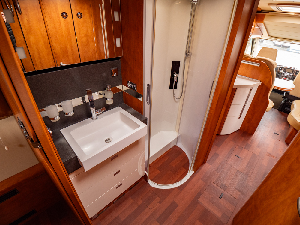 Carthago-CHIC C-LINE I 6.2 XL *Queenbädd *AC bodel-(2019)