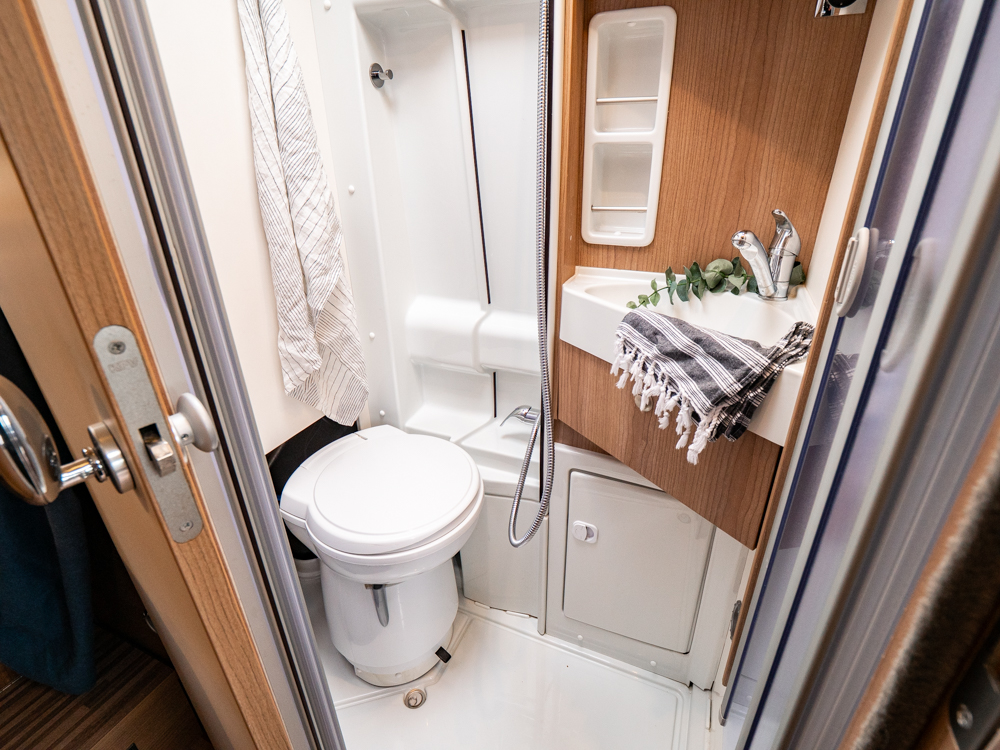 Carthago-MALIBU VAN 640 LE *Automat *Långbäddar-(2017)