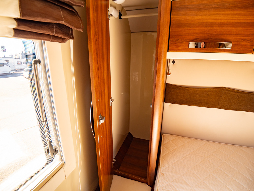 McLouis-NEVIS 878 *Queenbädd *AC bodel *Solcell-(2014)-3152409