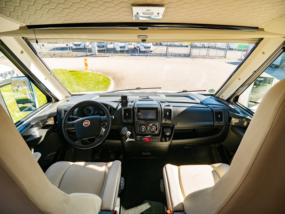 McLouis-NEVIS 878 *Queenbädd *AC bodel *Solcell-(2014)-3152414