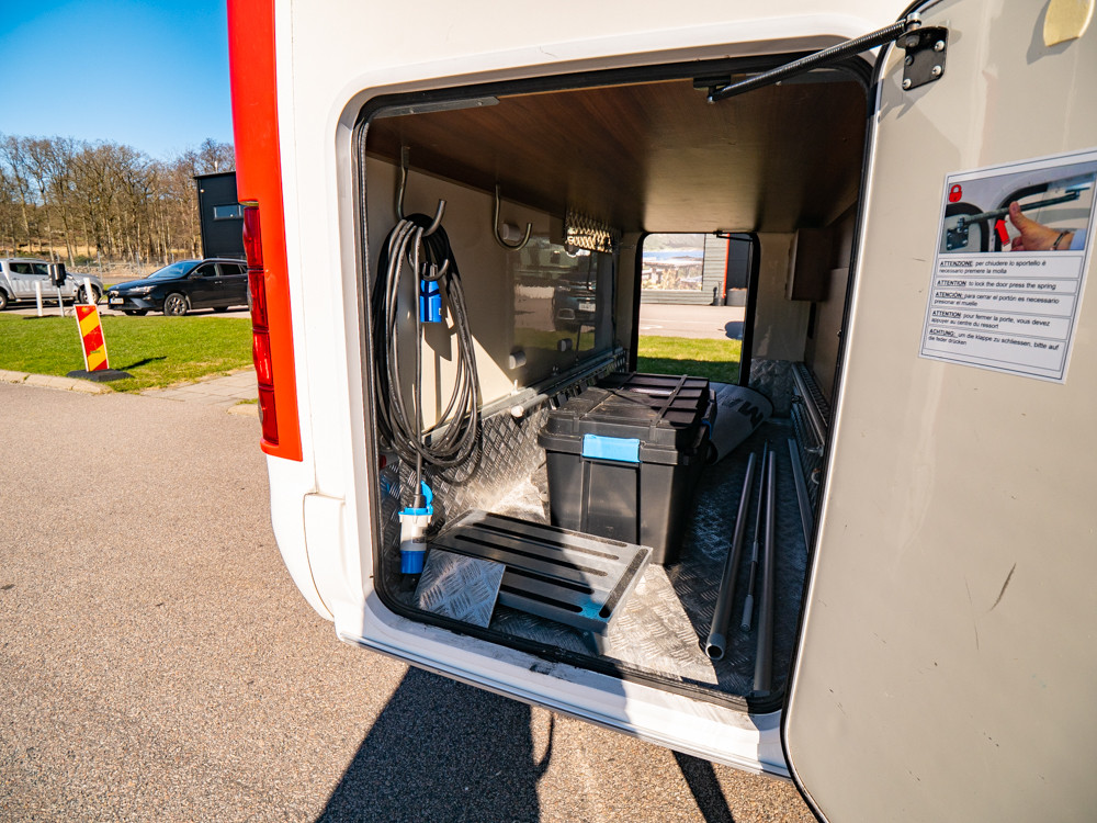 McLouis-NEVIS 878 *Queenbädd *AC bodel *Solcell-(2014)-3152418