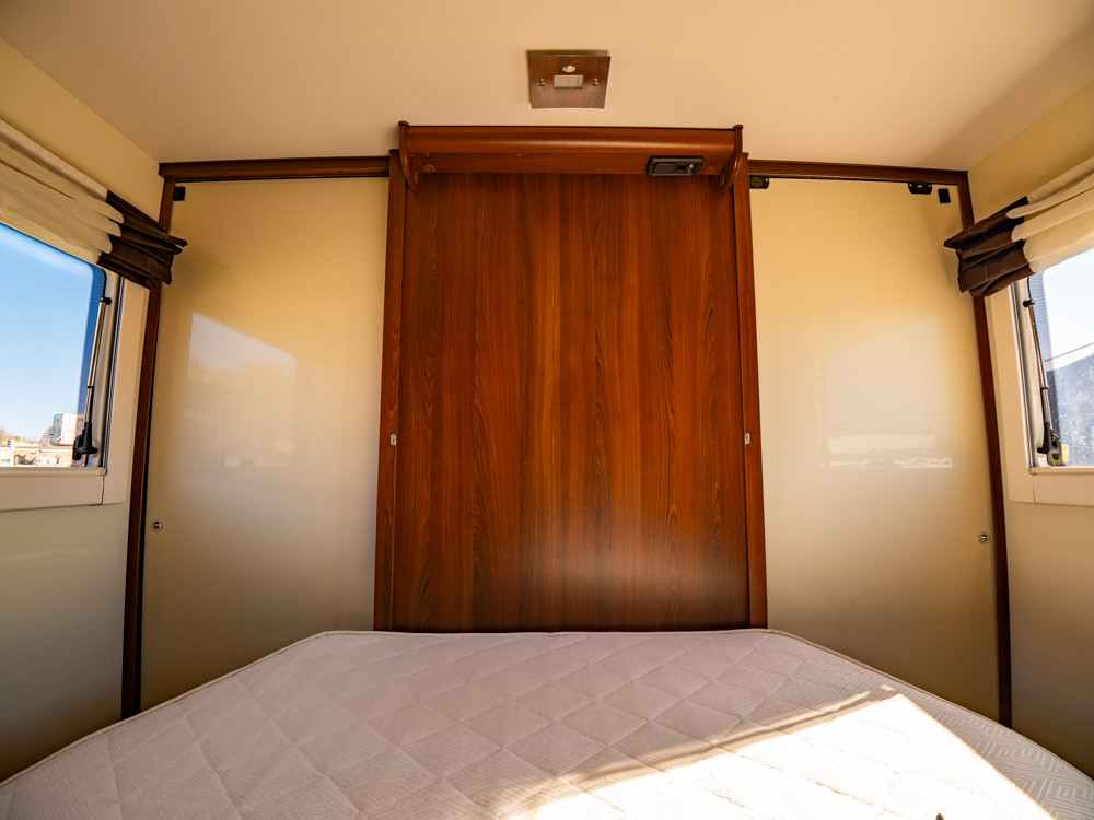 McLouis-NEVIS 878 *Queenbädd *AC bodel *Solcell-(2014)-3152404