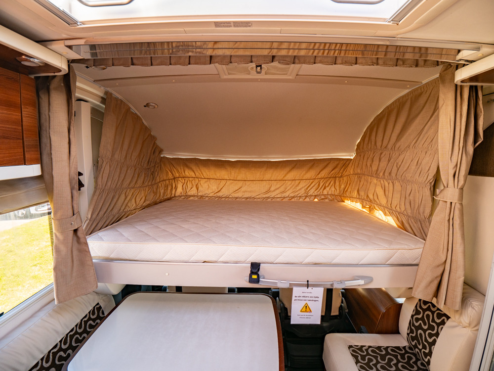 McLouis-NEVIS 878 *Queenbädd *AC bodel *Solcell-(2014)-3152405