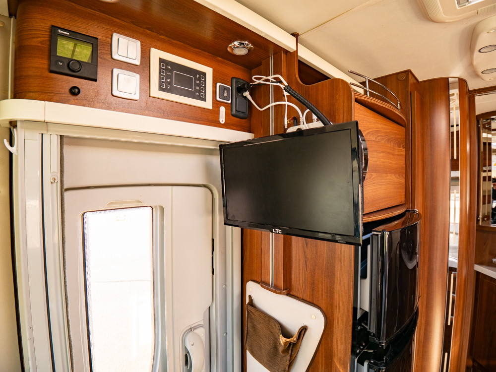 McLouis-NEVIS 878 *Queenbädd *AC bodel *Solcell-(2014)-3152406