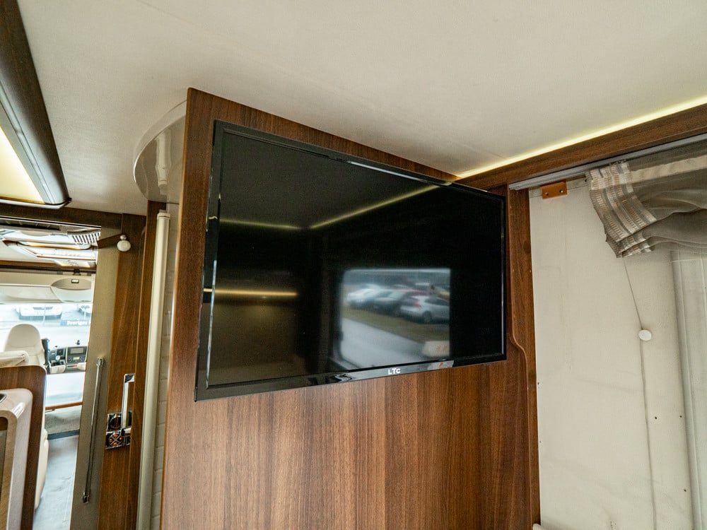 Bürstner-I 810 *Långbäddar *Automat *AC bodel *ALDE-(2011)-3113105