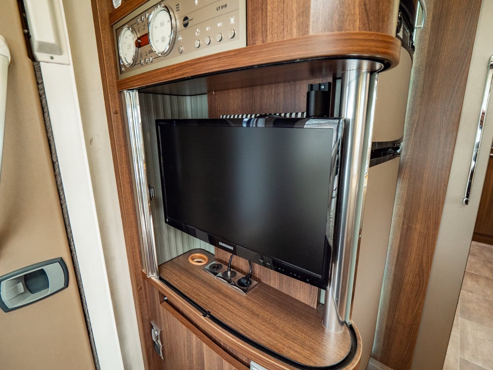 Bürstner-I 810 *Långbäddar *Automat *AC bodel *ALDE-(2011)-3113108