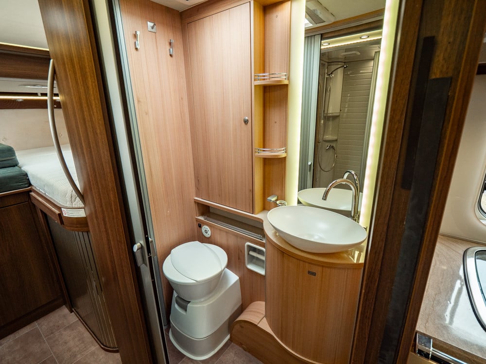 Bürstner-I 810 *Långbäddar *Automat *AC bodel *ALDE-(2011)-3113110