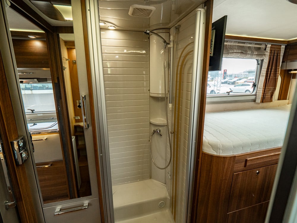 Bürstner-I 810 *Långbäddar *Automat *AC bodel *ALDE-(2011)-3113111