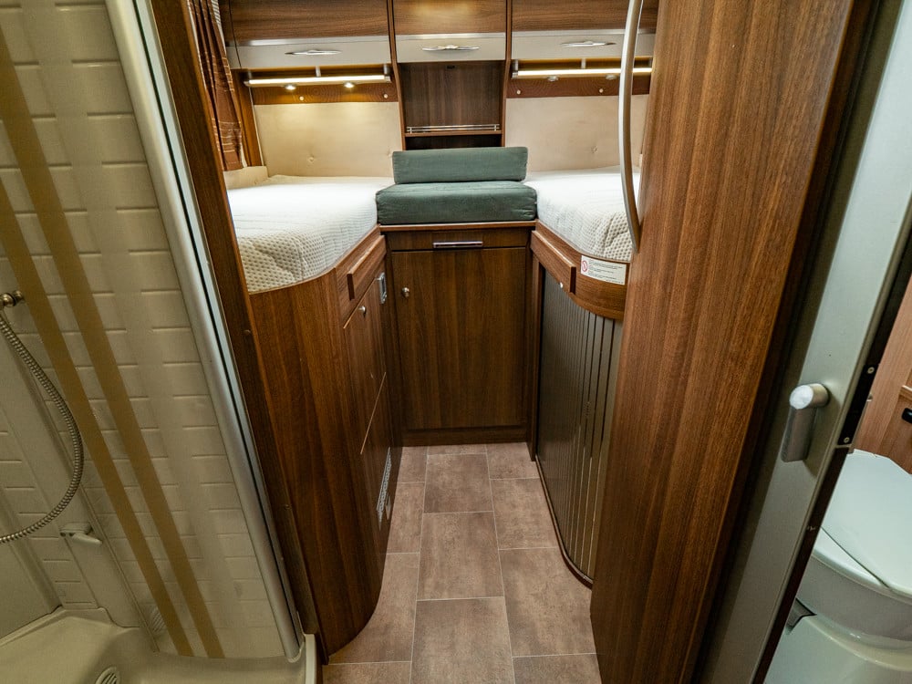 Bürstner-I 810 *Långbäddar *Automat *AC bodel *ALDE-(2011)-3113101