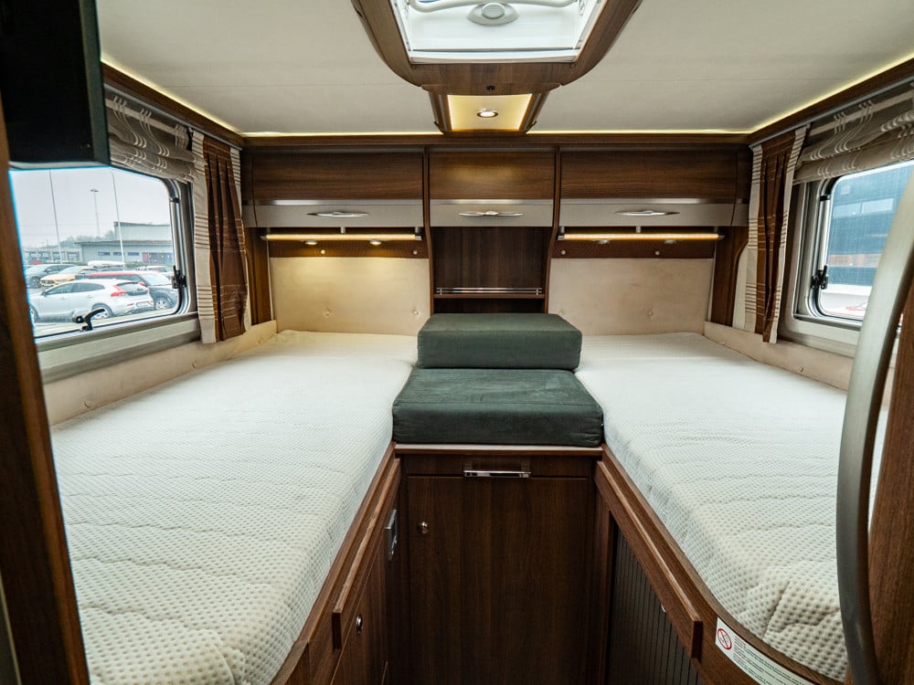 Bürstner-I 810 *Långbäddar *Automat *AC bodel *ALDE-(2011)-3113102