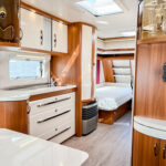 Hobby-HOBBY 560 UL EXCELLENT *Långbäddar *Mover *Cykelställ-(2015)-3136982