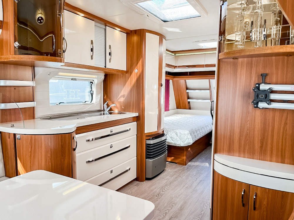 Hobby-HOBBY 560 UL EXCELLENT *Långbäddar *Mover *Cykelställ-(2015)-3136982