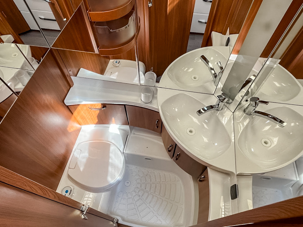 Hobby-HOBBY 560 UL EXCELLENT *Långbäddar *Mover *Cykelställ-(2015)-3136996