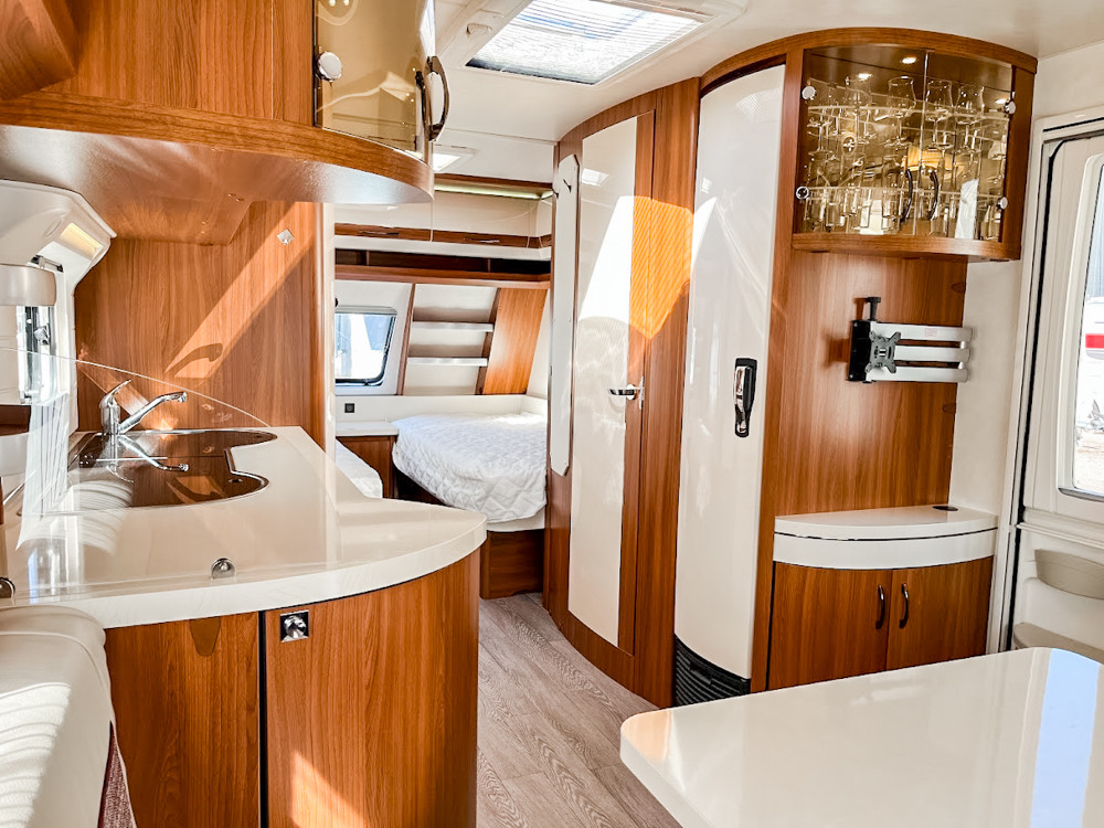 Hobby-HOBBY 560 UL EXCELLENT *Långbäddar *Mover *Cykelställ-(2015)-3136983