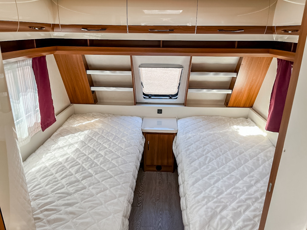 Hobby-HOBBY 560 UL EXCELLENT *Långbäddar *Mover *Cykelställ-(2015)-3136988