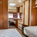 Hobby-HOBBY 560 UL EXCELLENT *Långbäddar *Mover *Cykelställ-(2015)-3136989