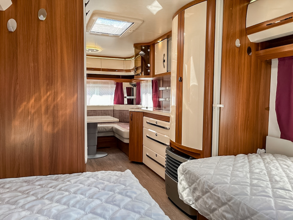 Hobby-HOBBY 560 UL EXCELLENT *Långbäddar *Mover *Cykelställ-(2015)-3136989