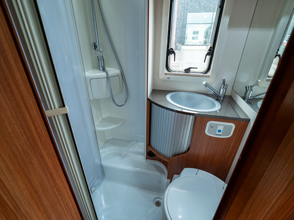 Adria-MATRIX M 680 SL *Långbäddar *Truma-(2012)-3115684