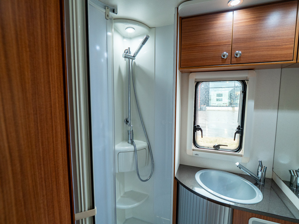 Adria-MATRIX M 680 SL *Långbäddar *Truma-(2012)-3115685