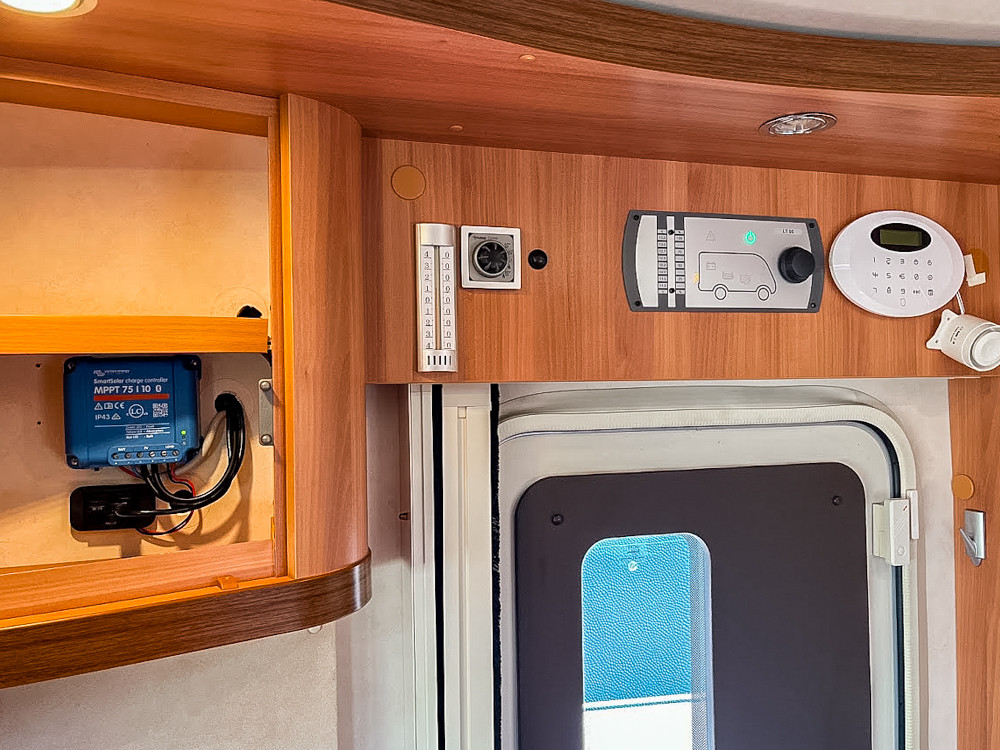 Hymer-T 698 CL *Queenbädd *Solcell * Cykelställ-(2011)-3136617