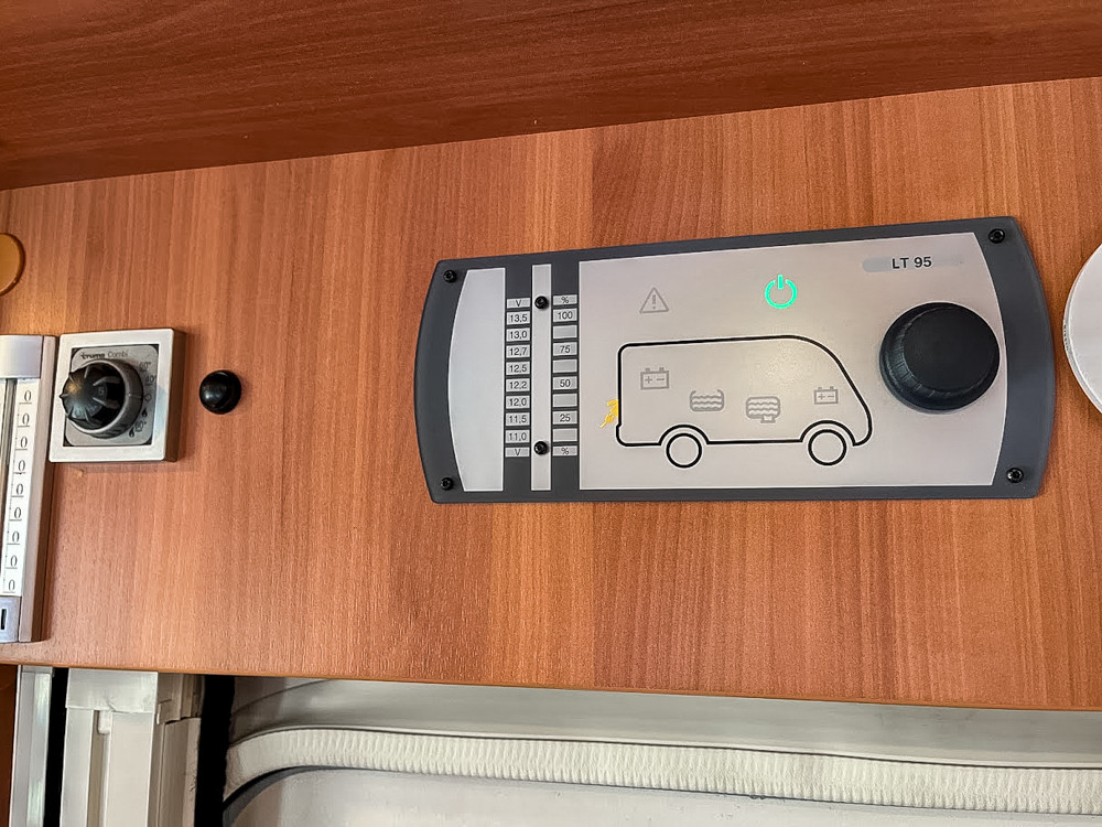 Hymer-T 698 CL *Queenbädd *Solcell * Cykelställ-(2011)-3136618