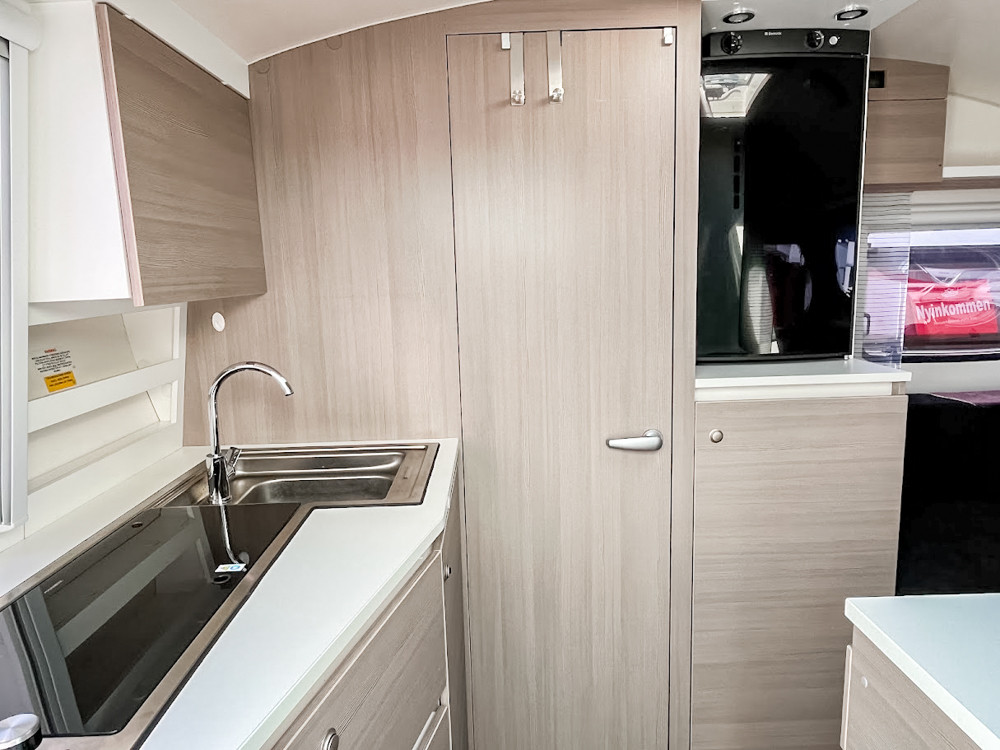 Adria-ACTION 361LH *Cykelställ dragbalk *LED-belysning-(2014)-3137510