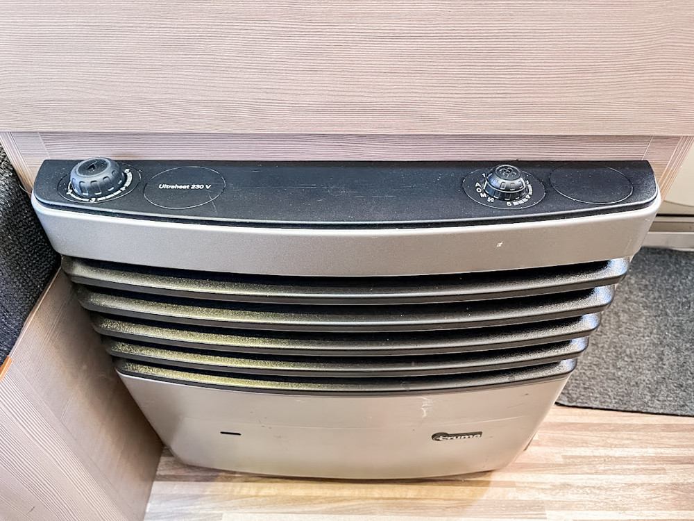 Adria-ACTION 361LH *Cykelställ dragbalk *LED-belysning-(2014)-3137528