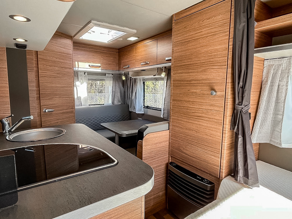 Weinsberg-Cara One 390 QD Edition Hot *Skinnklädsel *El-golv-(2025)-3136211