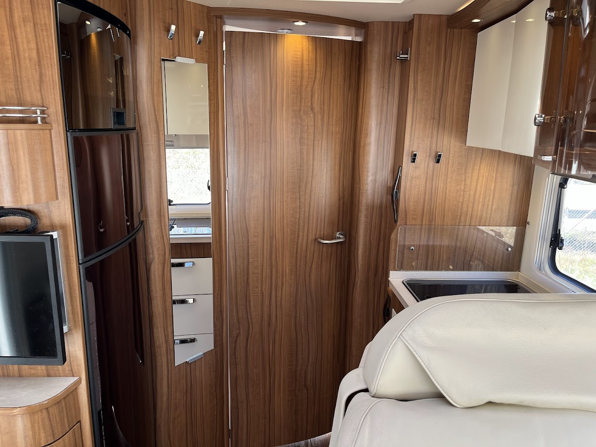 Hymer-B 690 *Automat * Queenbädd * Hydrauliska stödben-(2019)-3152446