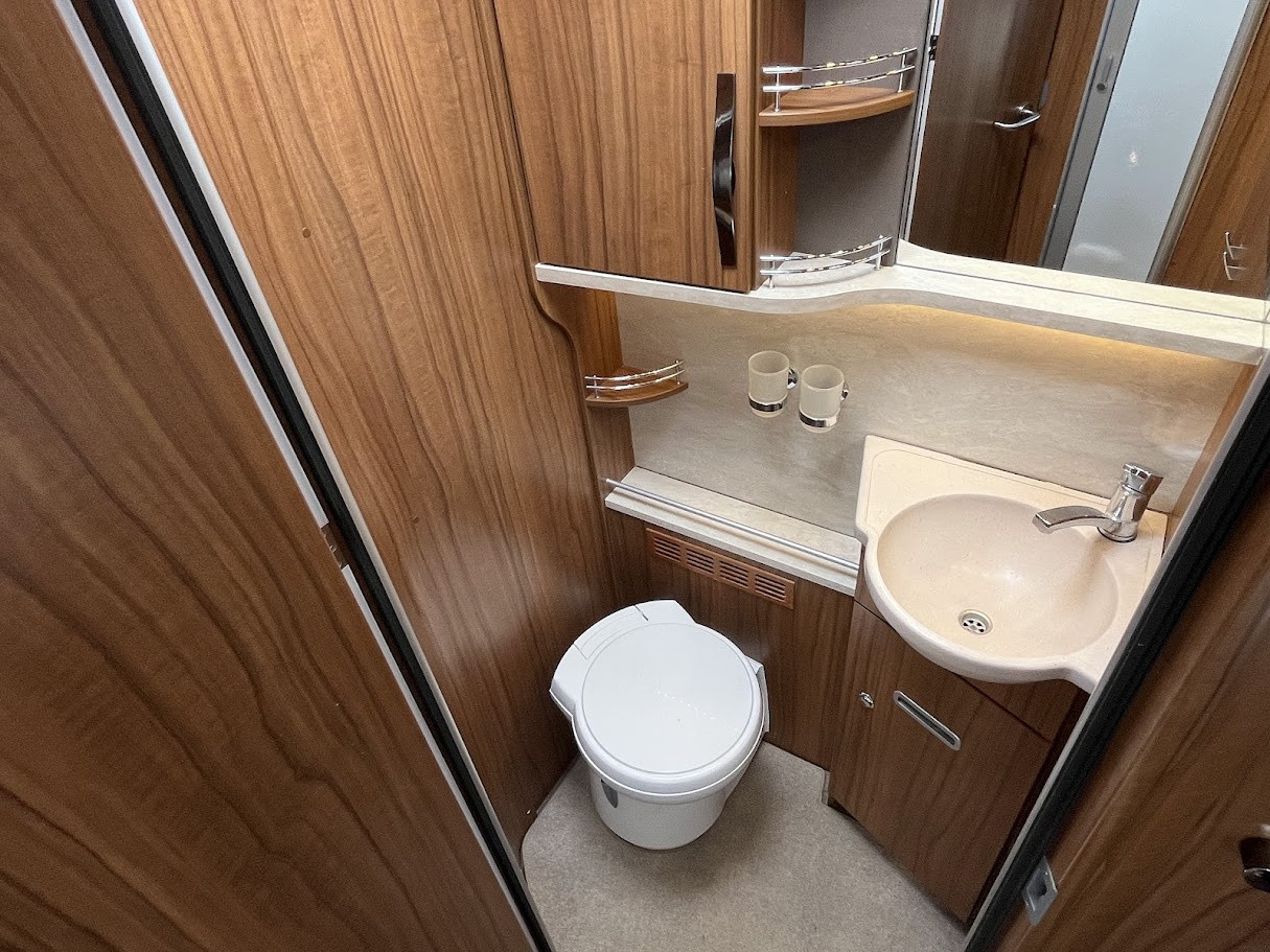 Hymer-B 690 *Automat * Queenbädd * Hydrauliska stödben-(2019)-3152449