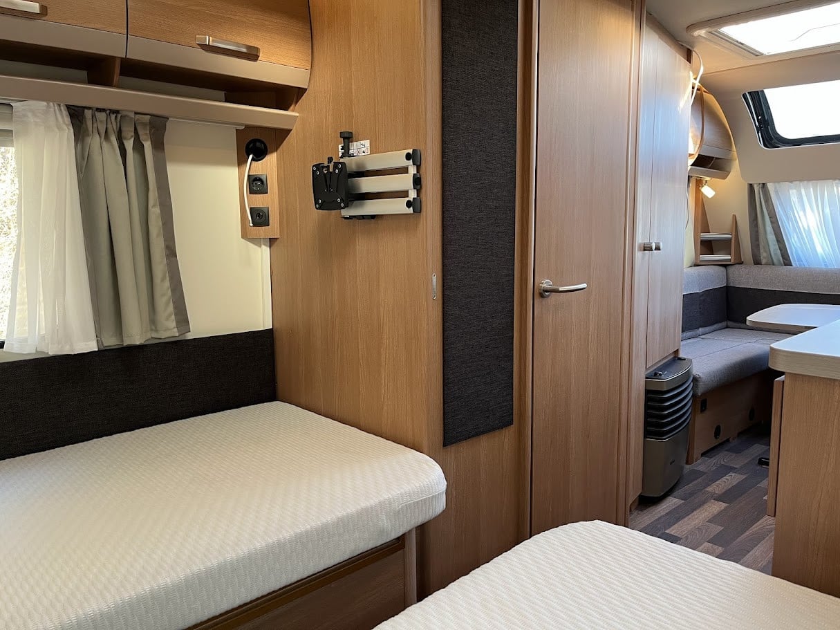 Knaus-Sport 540 UE *Långbäddar *Solcell *Micro-(2017)-3143620