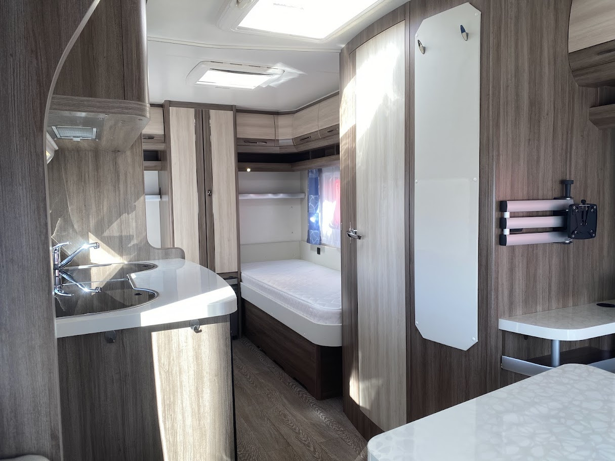 Hobby-460 LU DE LUXE *Långbäddar *Golvvärme *Förtält-(2016)-3157022